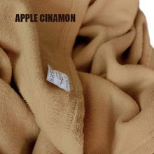Load image into Gallery viewer, Kuscheldecke 150x200 cm Apple Cinnamon
